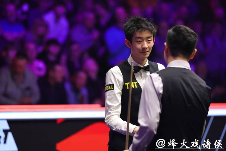 斯诺克大师赛：吴宜泽、肖国栋晋级八强