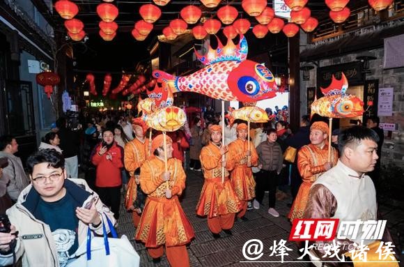 2026长沙新春灯会点亮靖港古镇