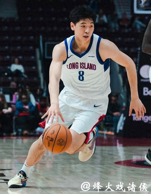 崔永熙完成NBA常规赛首秀 史上第7位中国球员 崔永熙完成NBA常规赛首秀 史上第7位中国球员