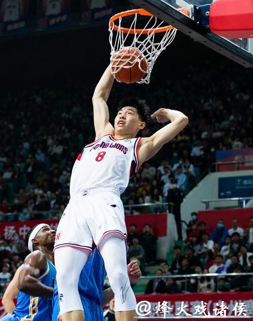 崔永熙完成NBA常规赛首秀 史上第7位中国球员 崔永熙完成NBA常规赛首秀 史上第7位中国球员